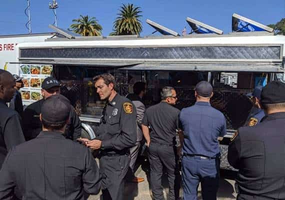 אלפים עדיין בטווח סכנת השריפה בלוס אנג'לס: לברון ג'יימס סייע במחווה מיוחדת 