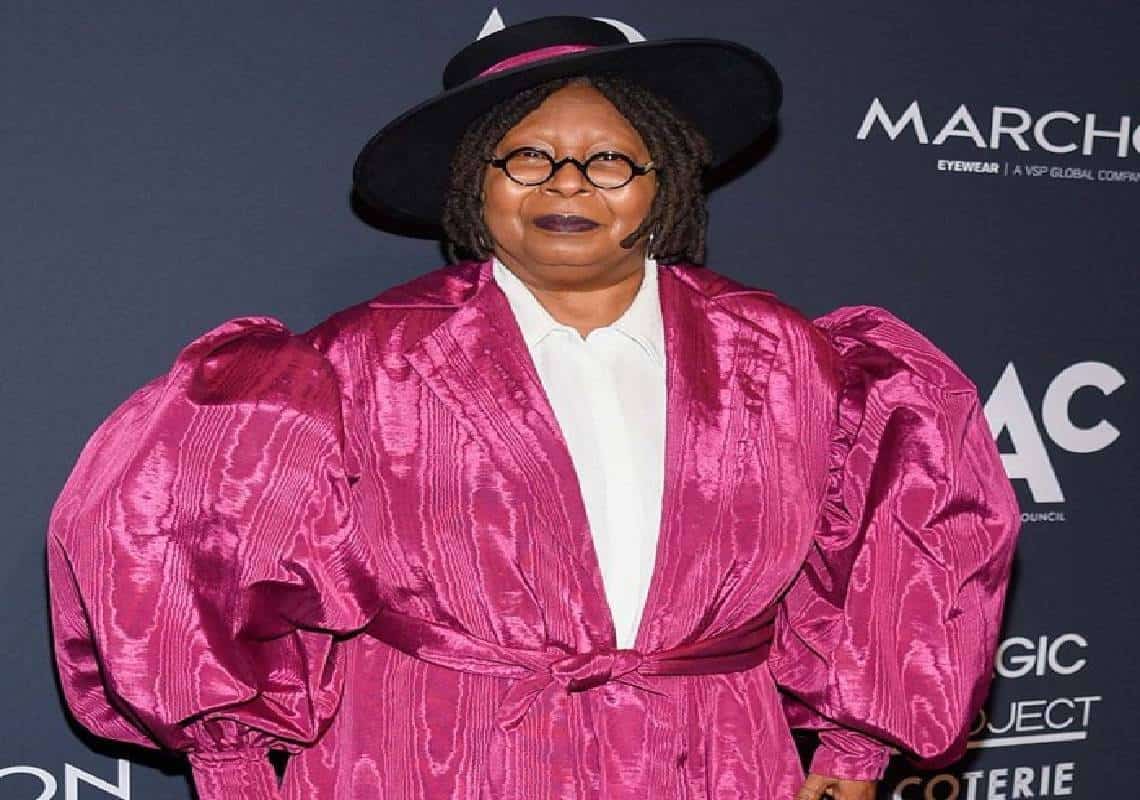 וופי גולדברג 'בהלם' על שנדבקה בקורונה למרות שהתחסנה כשלוש פעמים