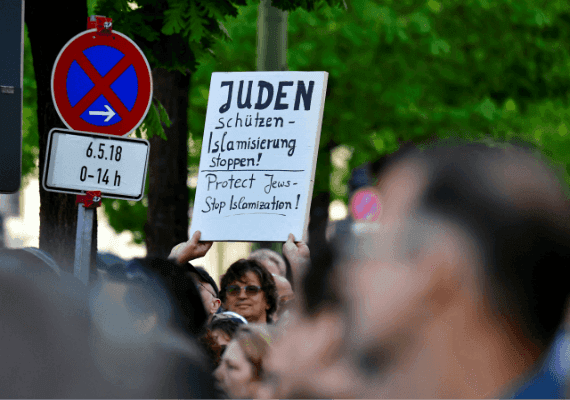הימין הקיצוני בארה"ב לא לבד: אנטישמים מגבירים את פעילותם גם בגרמניה