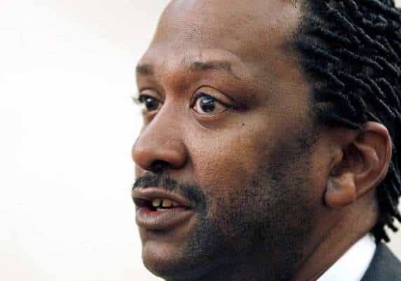 המטיף האפרו-אמריקאי השתלט על התנועה הנאצית - ופועל לפרק אותה