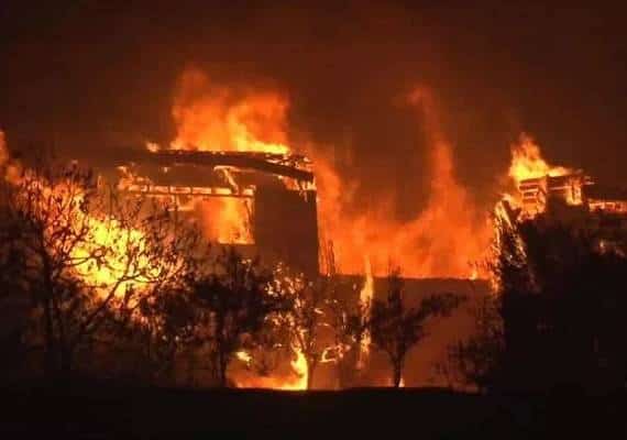 אלפיים שריפות ורק תשע קנסות: הפיקוח של קליפורניה על חברות החשמל בקושי קיים