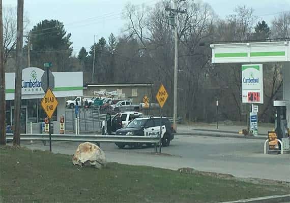 מיין: מרדף מתנהל אחר חשוד שרצח שוטר ונמלט בניידת
