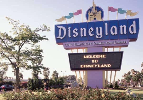 הגבלות חמורות על עישון וגודל עגלות תינוק: הבילוי בדיסנילנד כבר לא יראה כפי שהכרתם