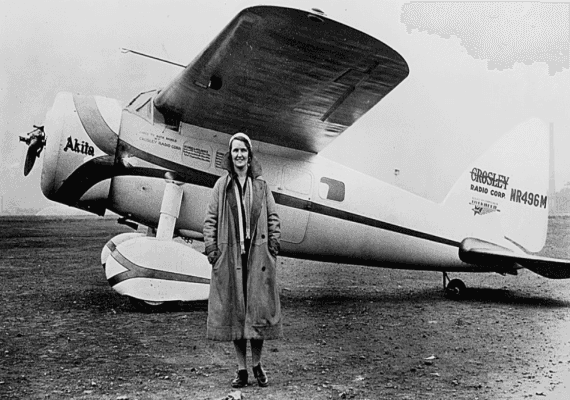 נגעה בשמיים: רות ניקולס, הטייסת העלומה