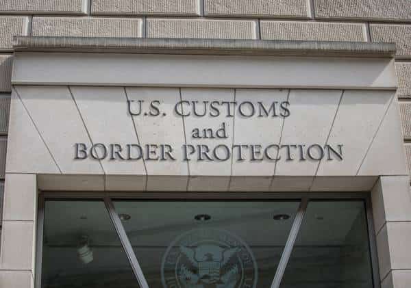 בהלת הקורונה משפיעה על מדיניות ההגירה: ארה"ב לא תכניס פליטים לתחומה