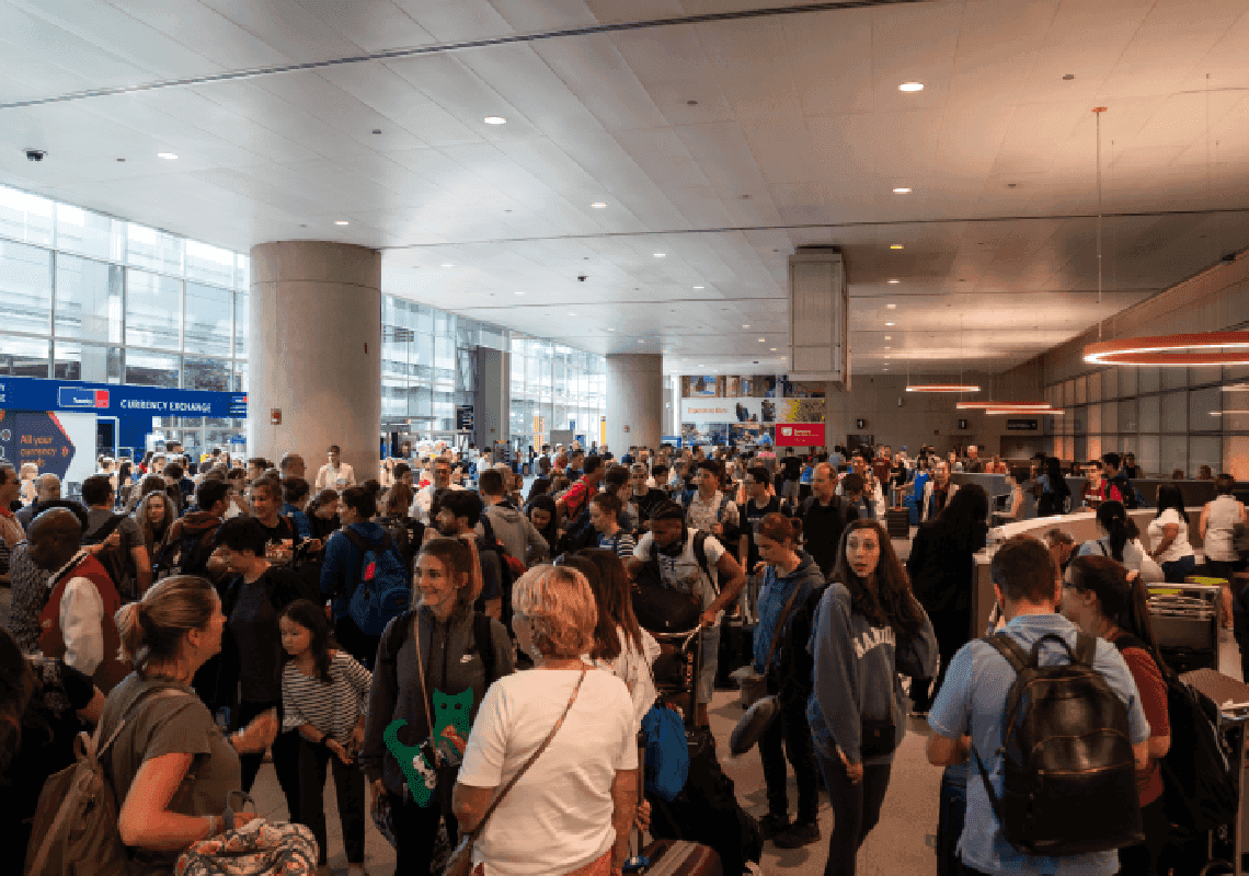 עוד חג - עוד שיבושים: מאות ביטולים ואלפי עיכובים בטיסות