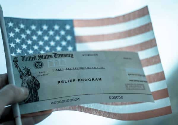 ממתינים לקבלת צ'ק הסיוע הבא? בכיר בקונגרס חשף את תמונת המצב במהלכים לאישורו