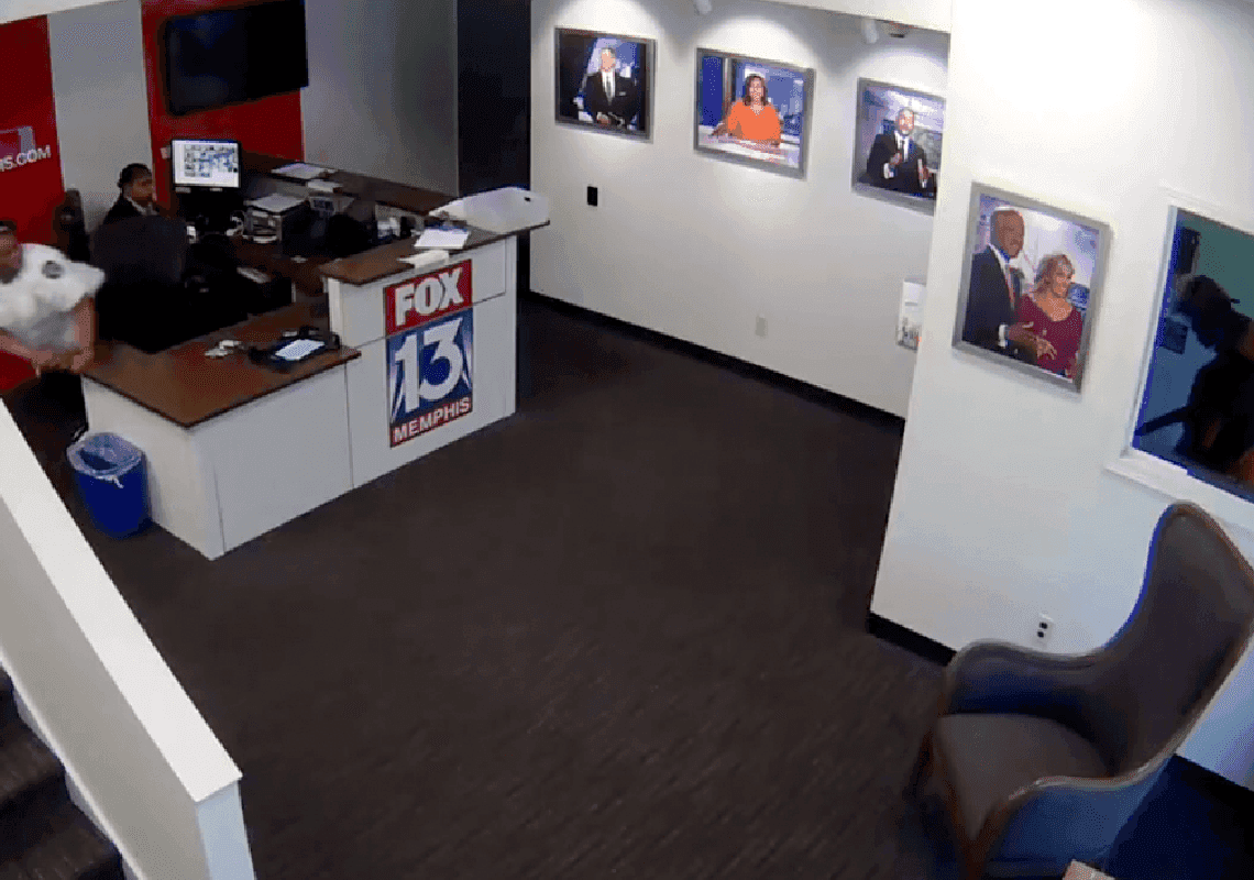 תיעוד: אדם המעורער בנפשו הגיע לתחנת 'פוקס ניוז' - ופתח באש 