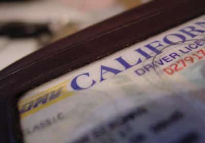 אזהרה לנהגים בקליפורניה: אלפי רישיונות נוספים עומדים בפני סכנת שלילה