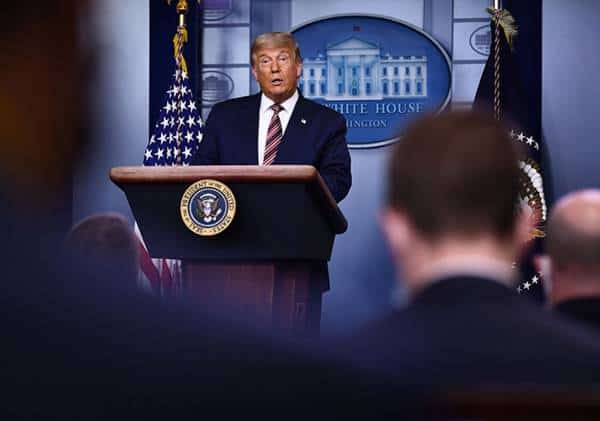 טראמפ נאחז בקרנות המזבח: "אם סופרים את הקולות החוקיים, אני מנצח. גונבים לנו את הבחירות"