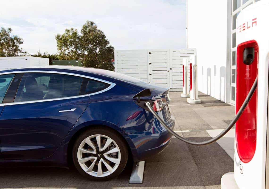 "תקלה שמגבירה את הסיכון לתאונה": ריקול לחצי מיליון רכבי טסלה