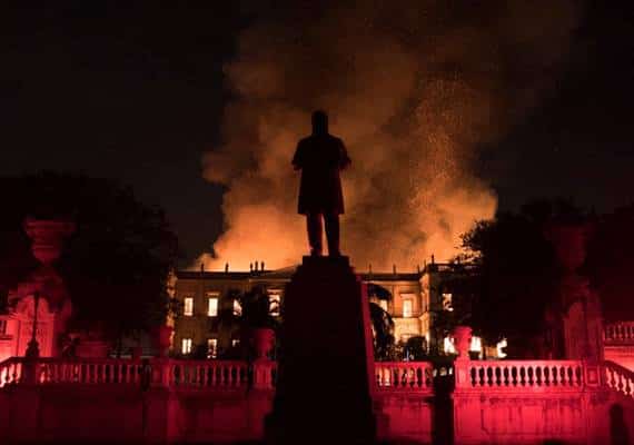המוזיאון הלאומי של ברזיל נשרף: 20 מיליון פריטים היסטוריים עלו בלהבות