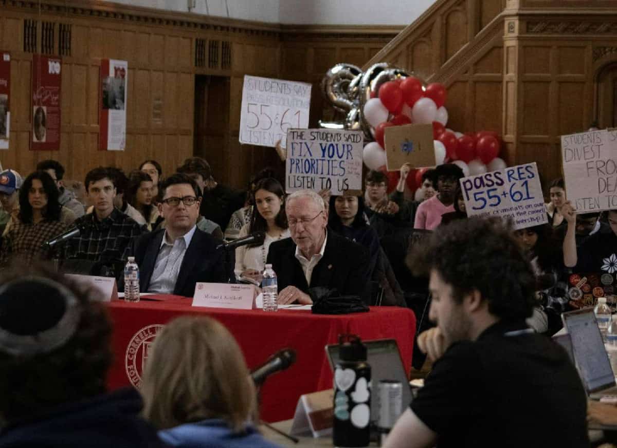 קורנל נגד הטכניון: מועצת הסטודנטים הצביעה לנתק את השותפות — ונשיא האוניברסיטה היהודי עזב את האולם בקריאות בוז 