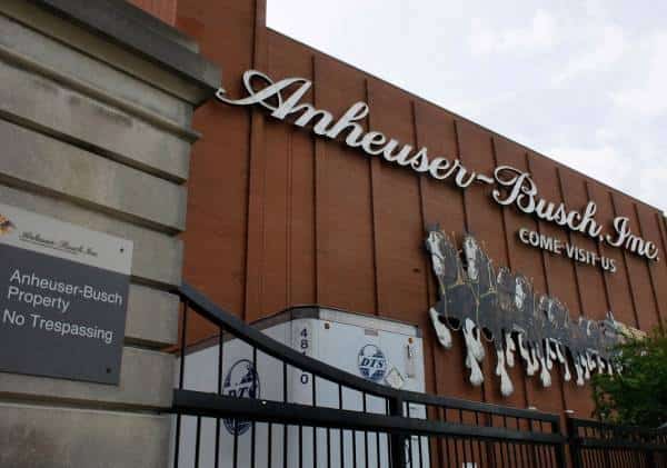 ענקית הבירה האמריקאית הודיעה: מבשלות יתחילו לייצר בקבוקי חומר חיטוי לידיים