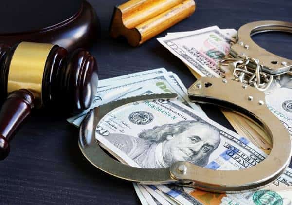 עוקץ הבנקים: ישראלים מניו יורק ופלורידה נעצרו בחשד להונאת נדל"ן במיליוני דולרים