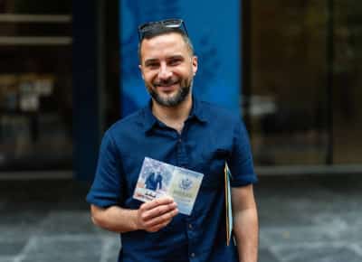 הדרכון של טראמפ: עוד צעד במפעל ההנצחה של הנשיא לעצמו
