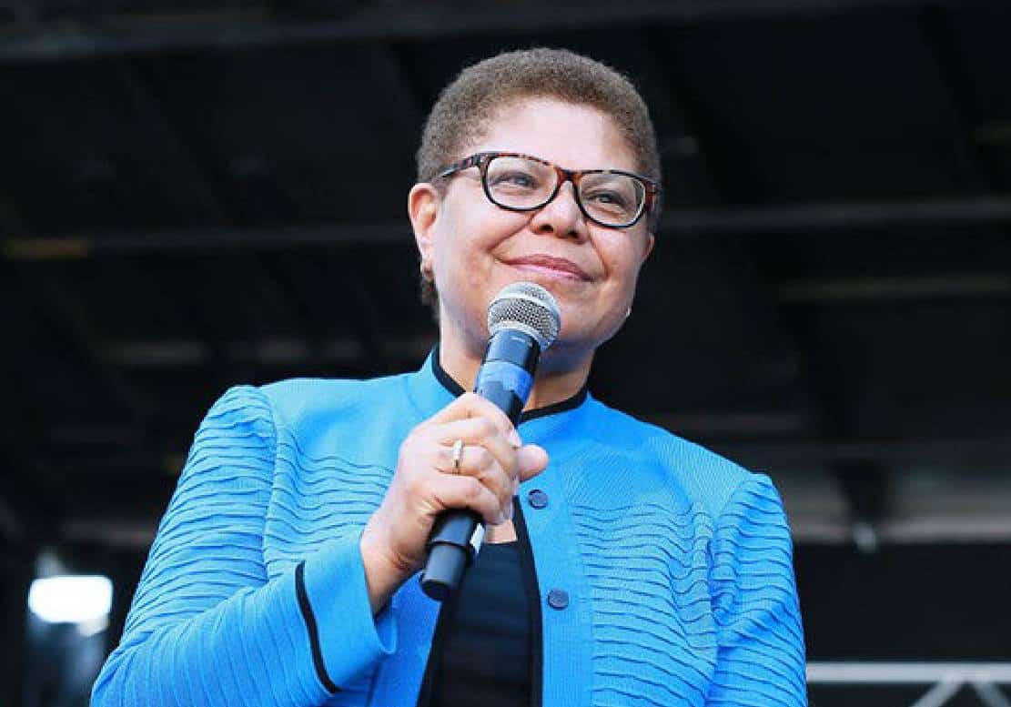 ‏לממן מחדש את המשטרה: ראש עיריית לוס אנג'לס קוראת לגייס 1,000 שוטרים מאוניברסיטאות שחורות