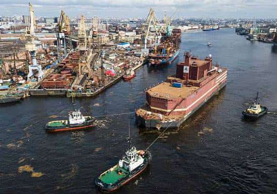 צ'רנוביל צף: פעילי סביבה מתחו ביקורת על תחנת הכוח הגרעינית הצפה של רוסיה, שיצאה למסע ימי ראשון 