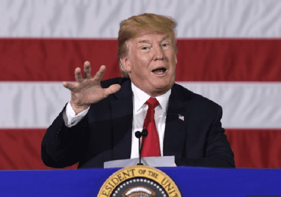 טראמפ: לגרש את המהגרים בלי שופטים ובלי שימוע