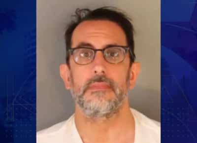 דרום קליפורניה: פסיכולוג בית ספר נעצר בדרכו למפגש מיני "בת 13" שהתגלתה כשוטר סמוי