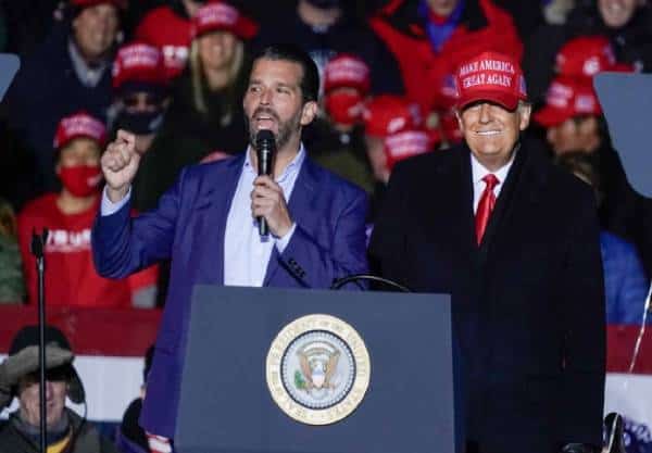 דון ג'וניור קרא לאביו לצאת ל'מלחמה טואטלית' - וטוויטר הסירה את ציוצו