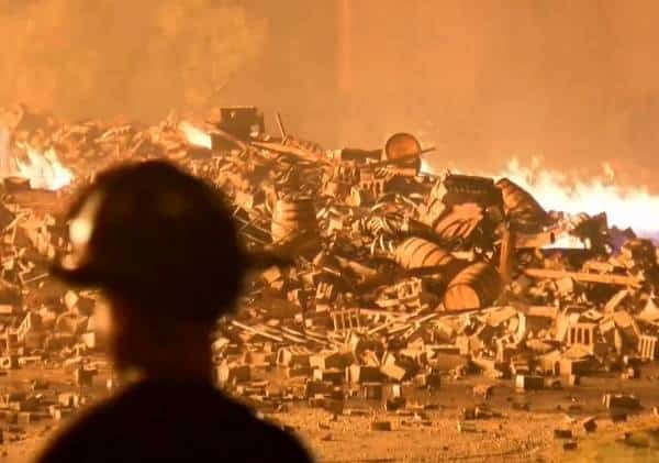 שריפה פרצה במפעלי "ג'ים בים", עשרות אלפי חביות ויסקי עלו באש