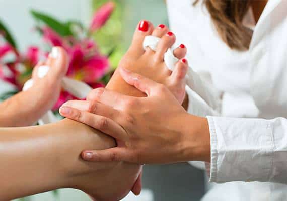 בשל טיפול פדיקור: מטופלת הייתה על סף כריתת רגל 