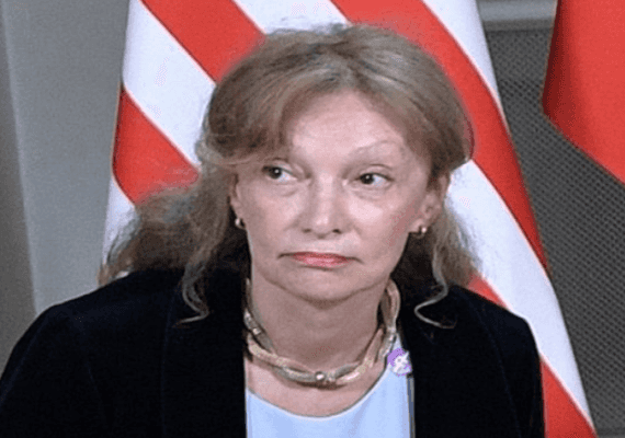 נבחרי ציבור אמריקאים: "מתורגמנית טראמפ חייבת לספר לנו מה נאמר בפגישת טראמפ-פוטין בהלסינקי"