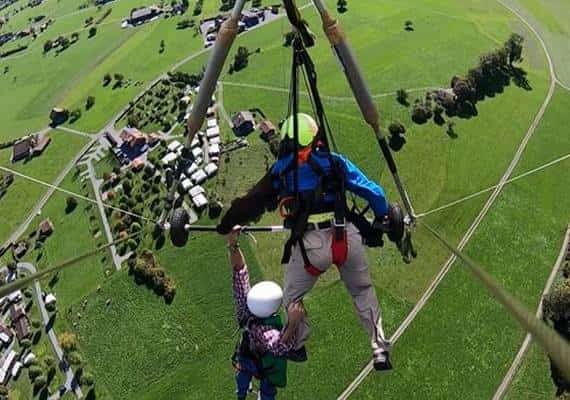 תלוי בין חיים למוות: גולש באוויר גילה לתדהמתו שאינו קשור לרתמה‎‎