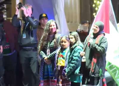 פורטלנד מוחקת את חג המולד: טקס הדלקת העץ הפך לעימות פוליטי