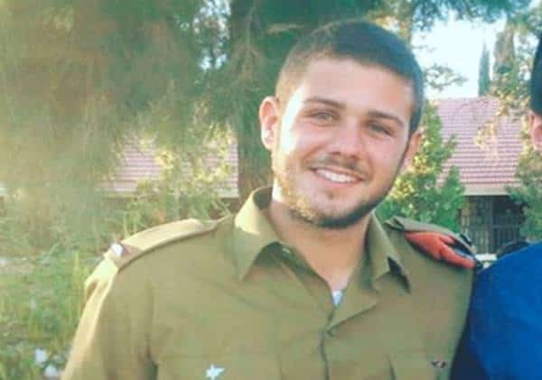 "בשבעה גיליתי שקנה שעון לחייל דל אמצעים" : סיפורו של סרן זיו דאוס 