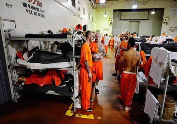 קליפורניה: תקווה חדשה לאלפי אסירי עולם מתוקף חוק "הפסילה השלישית"