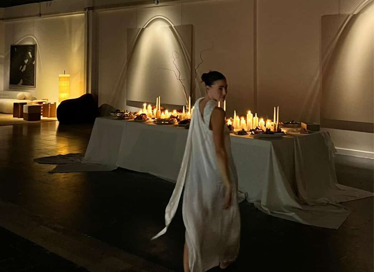 קהילה גלובלית של נשים, יזמית אחת עם חזון אישי, וערב אינטימי שמבקש להוציא נשים מהמסך ולהיפגש פנים אל פנים 