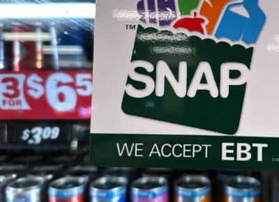 ממשל טראמפ מאיים ללא להעביר תלושי מזון למדינות הדמוקרטיות: 42 מיליון אמריקאים עלולים לאבד את הסיוע