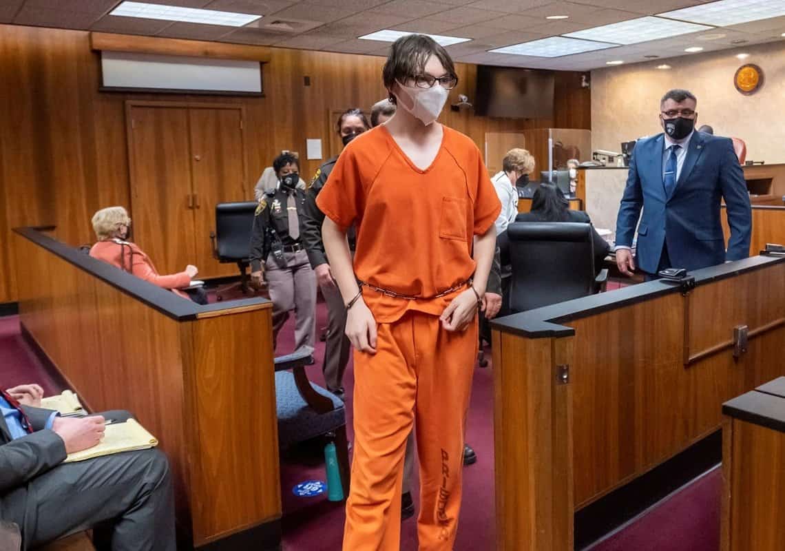 כשנה לאחר תקרית הירי הקטלנית בתיכון במישיגן: היורה צפוי להודות בכל העבירות המיוחסות לו