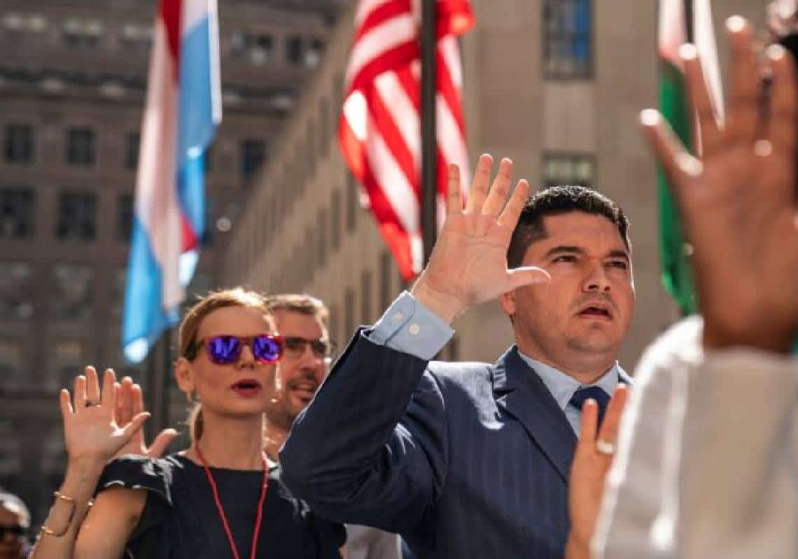 לא צריך מעמד חוקי או ניירות: לוס אנג'לס תבטל את הדרישה לאזרחות או גרין קארד כדי להתקבל לעבודה ממשלתית רשמית