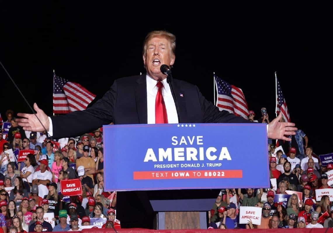 טראמפ שלח מסיר תקיף בעצרת המונים באיווה: "אנחנו נחזיר את אמריקה"