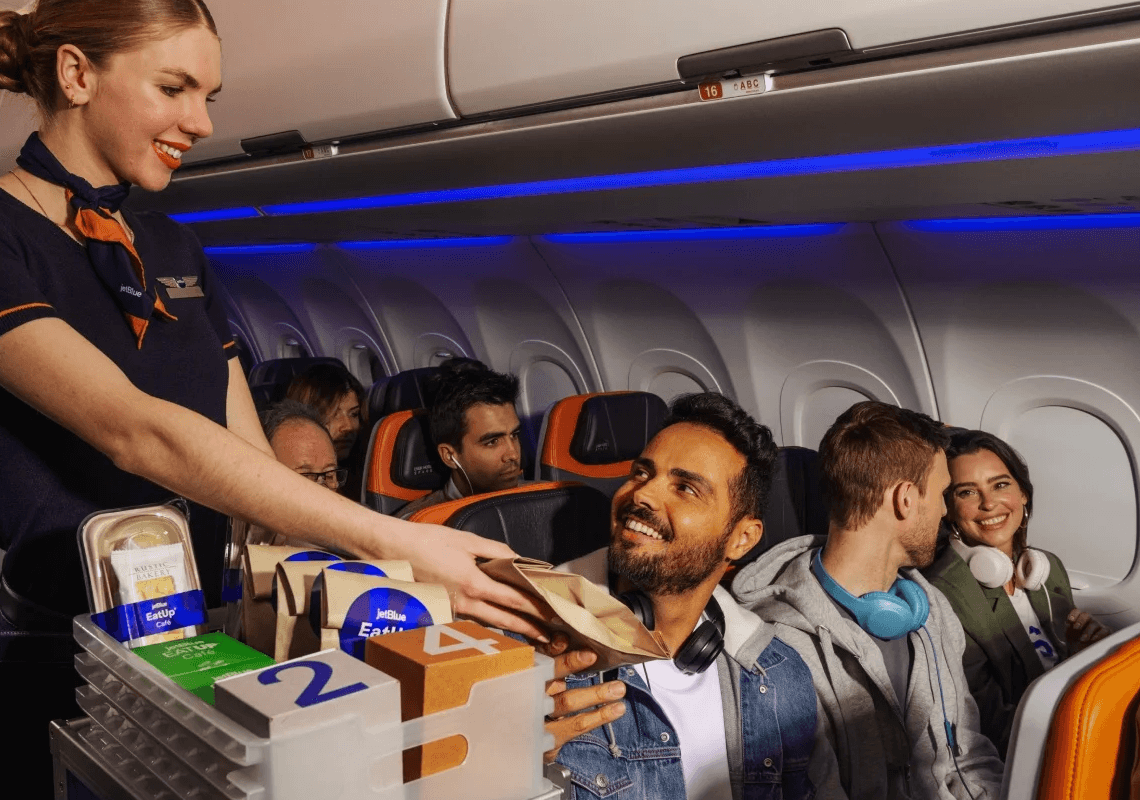 חברת JetBlue מפסיקה עם הארוחות החמות - וזה התפריט החדש שלה