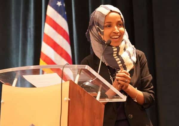 בואו להפגין! חברת הקונגרס שהואשמה באנטישמיות מגיעה לוואלי לוס אנג'לס