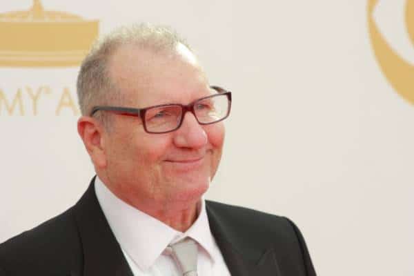 הדוכסית שגדלה על הסט של "נשואים פלוס": אד אוניל מגלה סיפור מעניין על מייגן מרקל