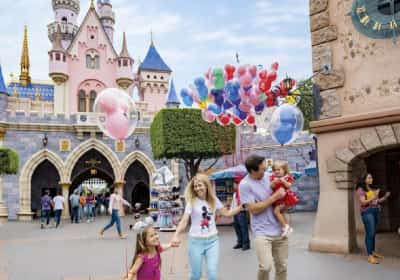 הקנדים נוטשים את ארצות הברית, ופארק דיסני מרגיש את זה היטב