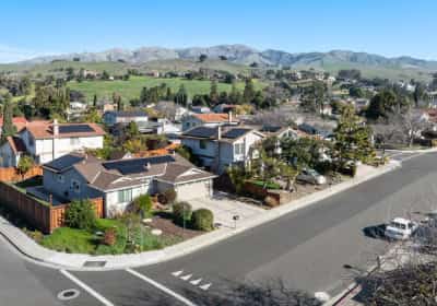 מצלמת פעמון לכל בית: עיר בקליפורניה במהלך מיוחד נגד פריצות לבתים