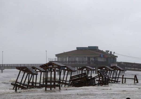 הוריקן האנה מאיימת על חופי טקסס -  Code Red