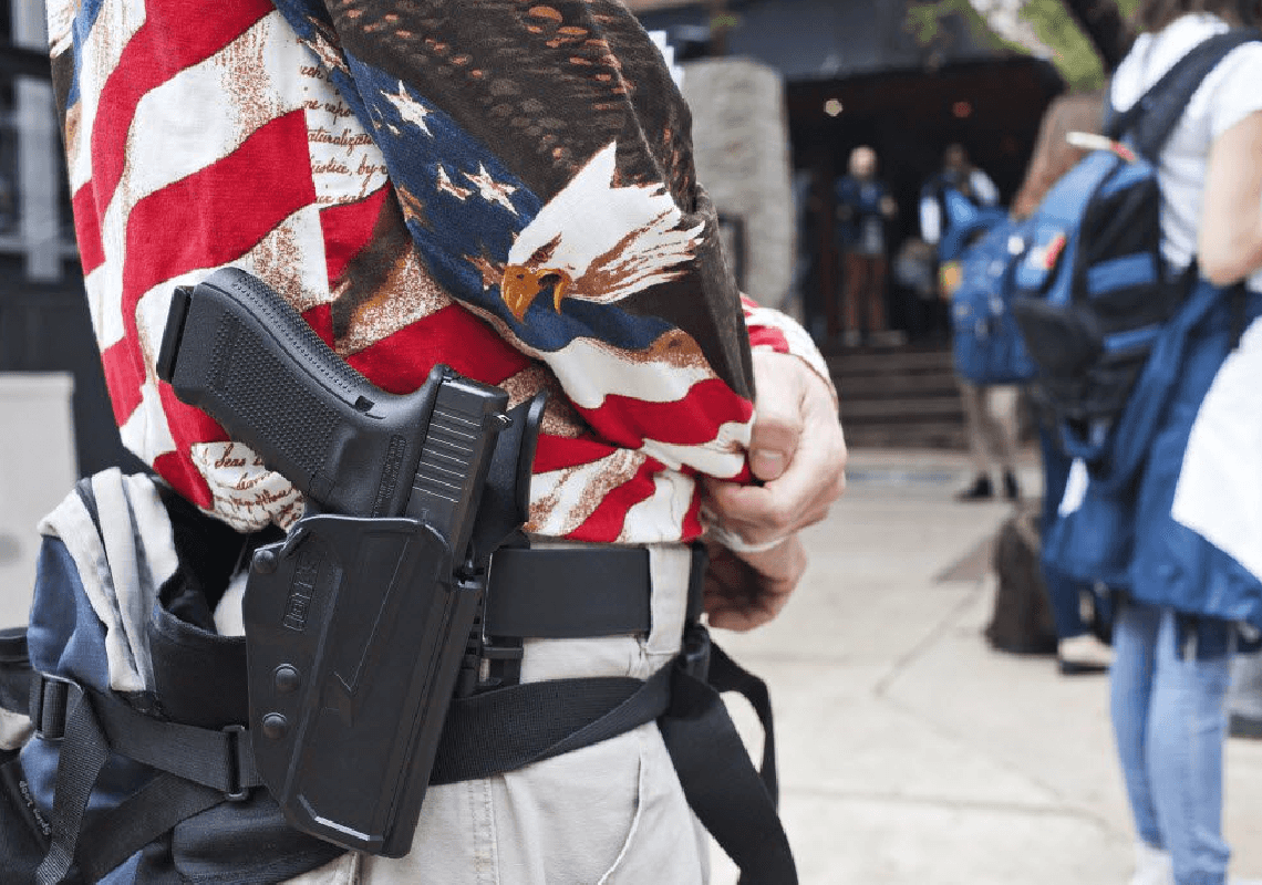 חוק חדש בטקסס מתיר נשיאת נשק בפומבי - ללא אישור או הכשרה