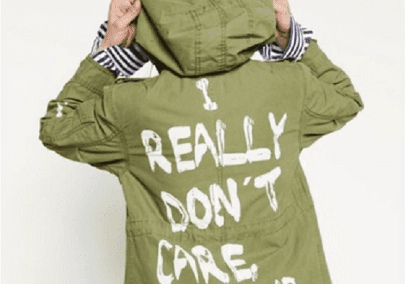 בדרך לביקור במתקן מעצר לילדים, מלאניה לבשה מעיל שמכריז: "באמת לא אכפת לי"