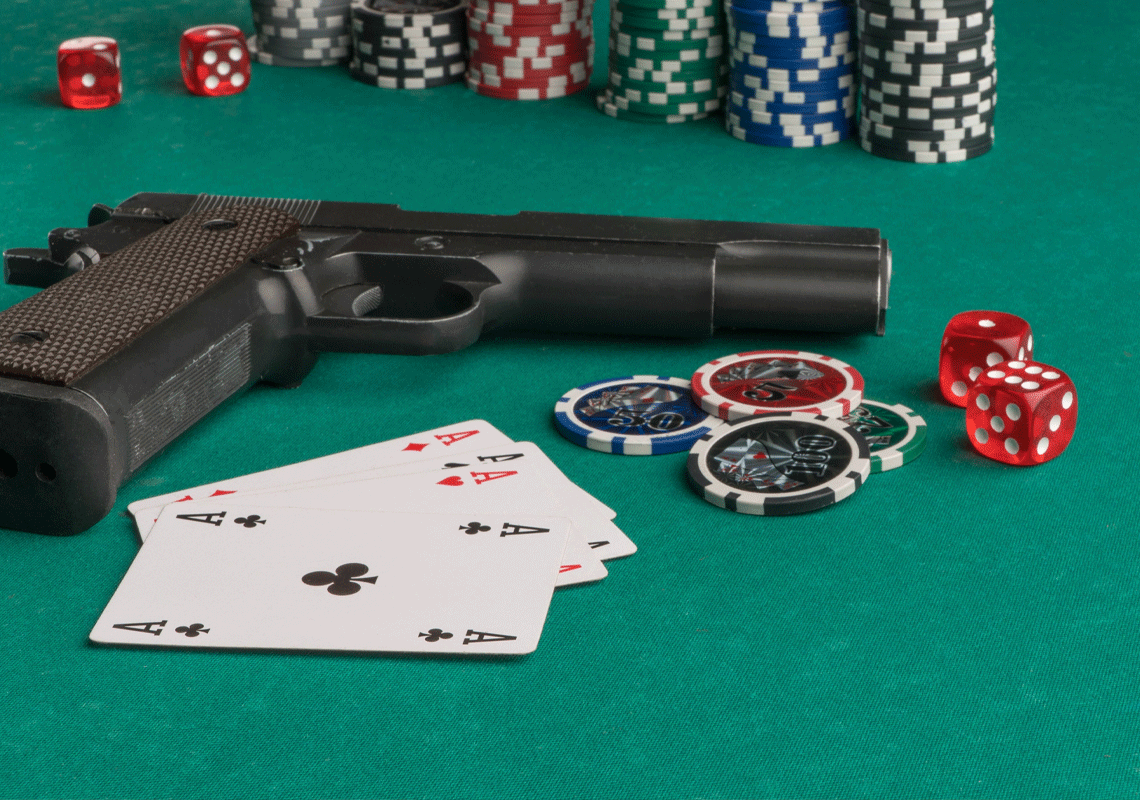 רעולי פנים פרצו והפתיעו באיומי נשק שחקנים במהלך טורניר פוקר ביתי בקליפורניה: שדדו 30 אלף דולר במזומן ורכוש