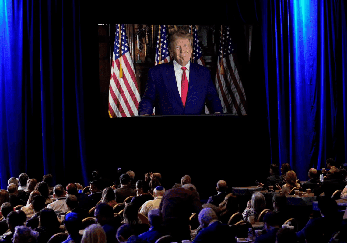 עשרות דמוקרטים חתמו על הצעת חוק: "טראמפ נפסל מלמלא שוב תפקיד פדרלי" 