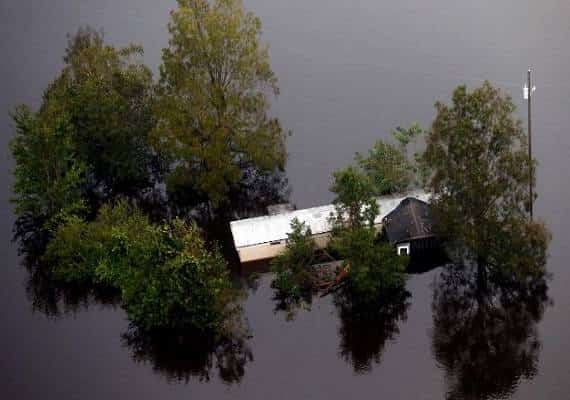 פלורנס, יום 5: 31 הרוגים בהם שלושה פעוטות, ההצפות תימשכנה