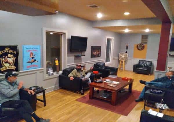 הישראלית שהגיעה ''להציל את החלום האמריקני' ומועדון הסיגרים של פנסילבניה כבר החליטו - טראמפ