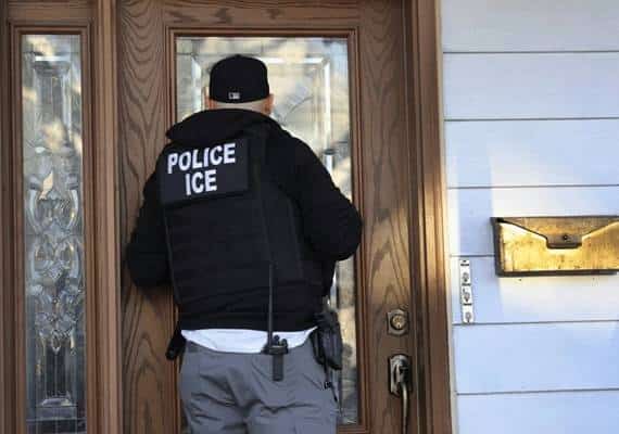 "אין לי מושג איך עלו עליו": ישראלי לא חוקי בוואלי לוס אנג'לס פתח את הדלת ונעצר בביתו 